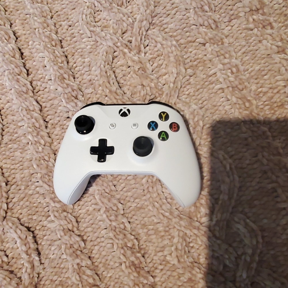 Xbox One white controller